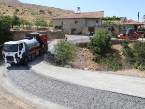 Battalgazi Belediyesi’nden 10 kilometrelik sathi kaplama çalışması