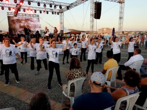 Çeşme, Ata'sını coşkuyla selamladı