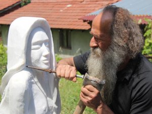 Burası sanat merkezi değil köy evi