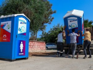 Mersin’de plajlara hijyenik seyyar tuvaletler yerleştirildi