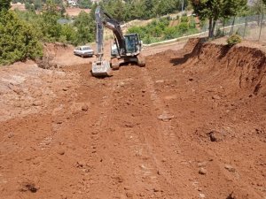 Toroslar’ın yaylalarında yol yenileme ve çevre düzenleme çalışmaları sürüyor
