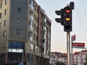 Balıkesir’de trafik ışıkları aşıya teşvik ediyor