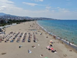 Samsun’un mavi bayraklı plajları doldu
