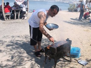 İzmirliler pazar günü piknik alanı ve Kordon’a akın etti