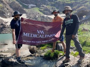 Doktorlar, Sat Buzul Göllerine hayran kaldı