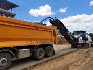 Büyükşehir’in Nazilli’deki yol hizmetleri sürüyor