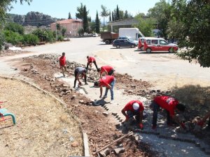Nar Masa acil çözüm ekibi ‘parke taşlarını tamir etti’
