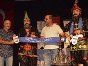 Erdem Gençlikspor Kulübü öğrencileri Hacivat ile Karagöz’ü tanıma imkanı buldu