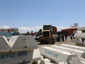 Ağrı İl Özel İdaresi çiftçiye sıvat desteğinde bulundu