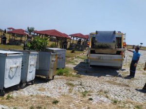 Piknik alanlarından toplanan çöpler kamyonlara sığmadı