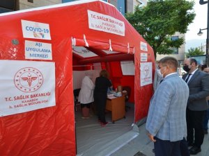 Karabük Valisi Gürel’den gençlere "aşı olun" çağrısı