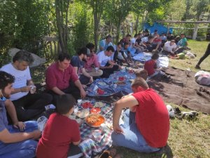 Gençler kaynaşma yemeğinde buluştu