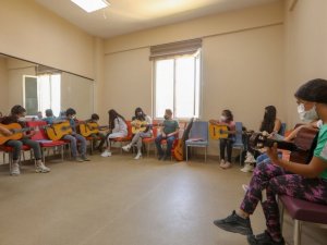 İpekyolu Belediyesi çocuk ve gençleri sanatla buluşturuyor