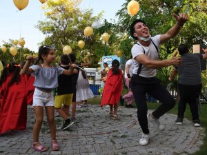 Kuşadası’nda çocuklar gönüllerince eğlendi