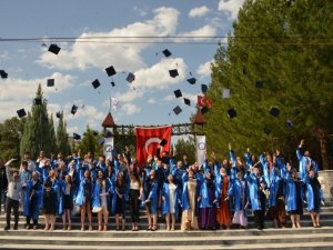 Gediz Meslek Yüksekokulunda mezuniyet heyecanı