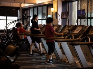 Güney Kore’den Covid-19’a karşı “tempolu müzik” yasağı