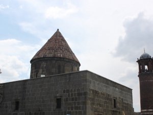 Saat Kulesi değil Tepsi Minare