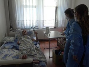 Evde aşılama uygulaması devam ediyor