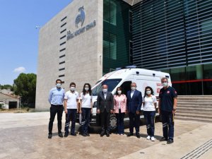 Denizlili iş adamı 3. ambulansı bağışladı
