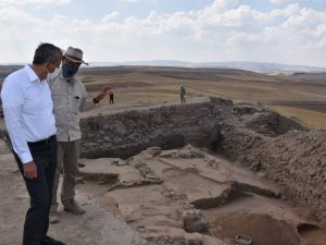 Vali Sezer, yerinde inceledi: Binlerce yıllk tarih gün yüzüne çıkartılıyor