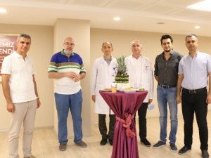 Op. Dr. Ersin Borazan’a arkadaşlarından sürpriz kutlama