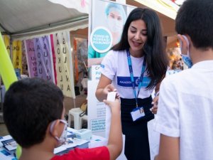 Doktorlar festivalde çocuklarla söyleşi yaptı