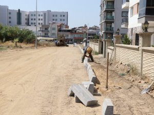 Yeşil Mahalle’de yol açma çalışmaları sürüyor