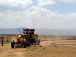 Van Büyükşehir Belediyesi 800 kilometre arazi yolu açtı
