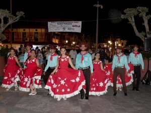 Kuşadası’nda Meksika Halk Dansları rüzgarı esti