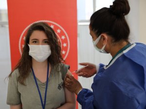 Samsun Sağlık Müdürü Oruç’tan gençlere çağrı: “Lütfen aşımızı yaptıralım”