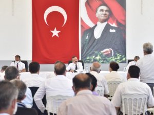 Vali Aksoy, Koçarlılı muhtarlar ile bir araya geldi