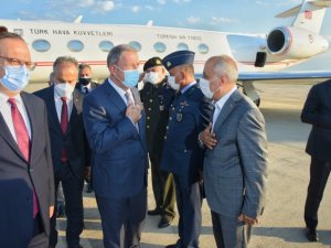 Bakan Akar, Bursa’da ’Darbeler ve Terörizm’ konulu seminere katıldı