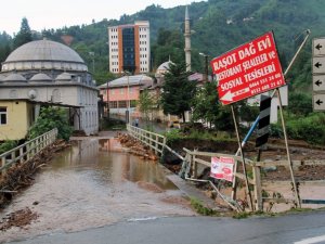 Rize’nin Çayeli ilçesinde selin bıraktığı tahribat gün ağarınca ortaya çıktı