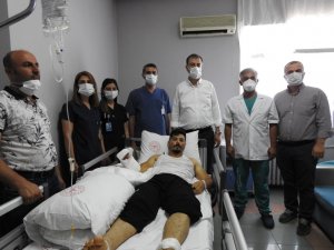 Hamur makinasına kaptırdığı eli, 12 saatte yerine dikildi