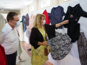 Kadınlar el emeği göz nuru ürünlerini sergiledi