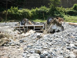 Çay toplayacakları bahçeden tüp topladılar