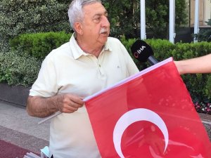 TESK’ten anlamlı bayrak dağıtımı