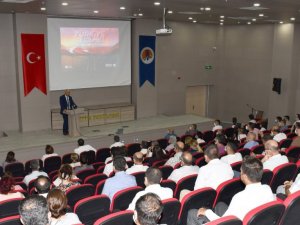 Rektör Çamsarı: “O gece Türk Milleti, vatanına sahip çıkmıştır”