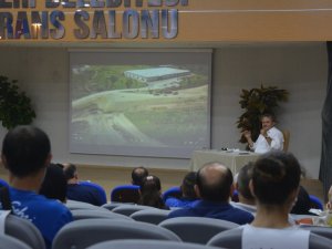 Cumayeri’ni ilçe halkıyla birlikte yönetiyor