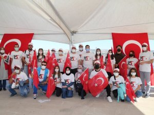 Kano ve yelken grubu Mogan Gölü’nde 15 Temmuz şehitlerini selamladı