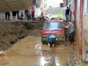 Güneysu’da selin yaraları sarılıyor