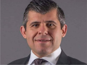 Siyasilerden belediye meclis üyesi Emre Fazlılar’a yapılan saldırıya sert tepki