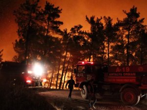 Mersin’deki orman yangını kontrol altına alınmaya çalışıyor