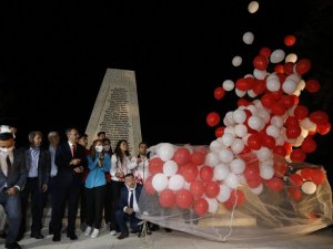 Gençlik ve Spor Bakanı Kasapoğlu gençlerle demokrasi nöbetine katıldı