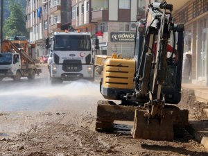 Selin vurduğu Güneysu’da temizlik çalışmaları devam ediyor