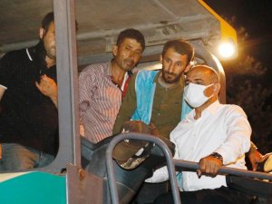 Direksiyona geçti, asfaltı döktü