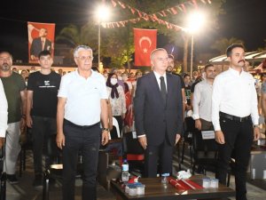 Kemer’de sabah ezanına kadar demokrasi nöbeti tutuldu