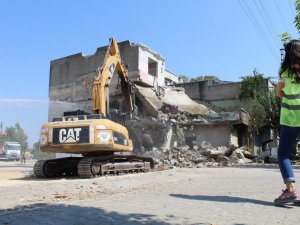 Yüreğir’de yıkımlar devam ediyor