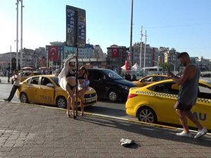 Taksim Meydanı’nı podyum gibi kullandılar