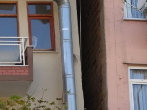 İzmit’in Pisa Kuleleri yıkılmayı bekliyor